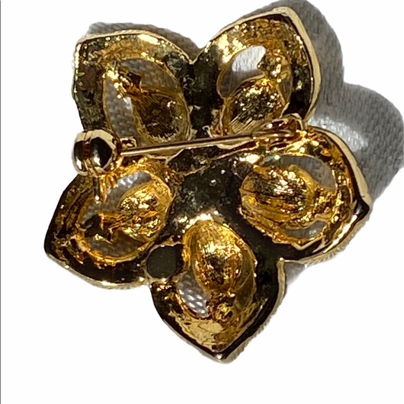 Flower Brooch - Picture 2 of 3